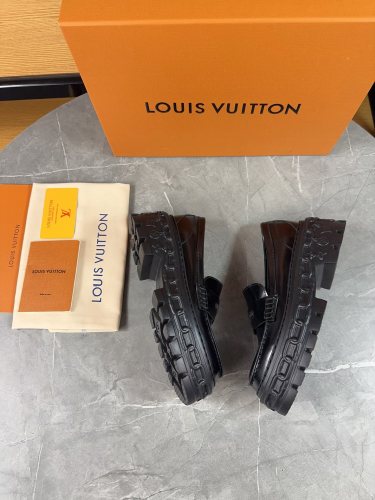 LV Women Shoes 1：1 Quality-1112
