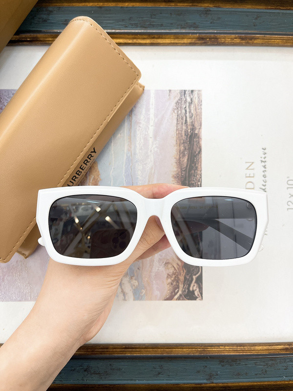 Burberry Sunglasses AAAA-2770