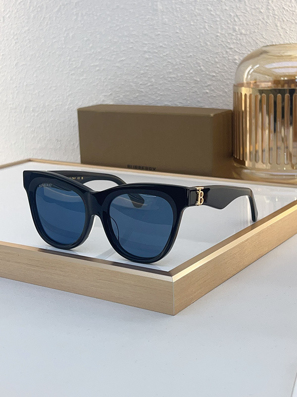 Burberry Sunglasses AAAA-2700