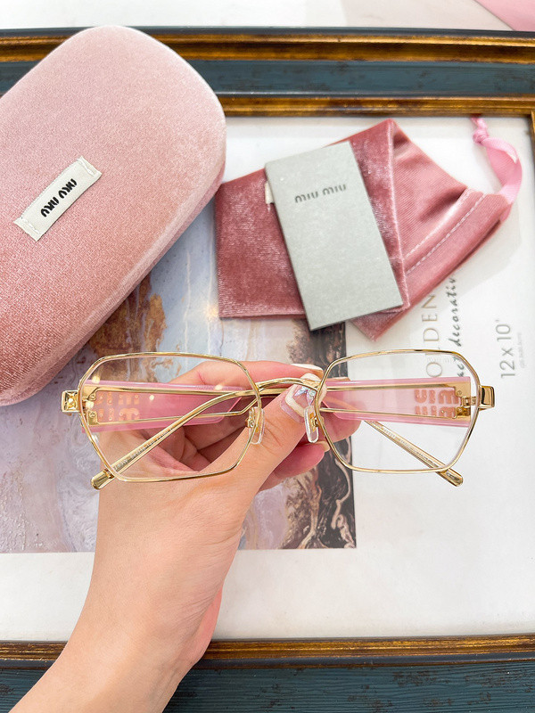 Miu Miu Sunglasses AAAA-1390