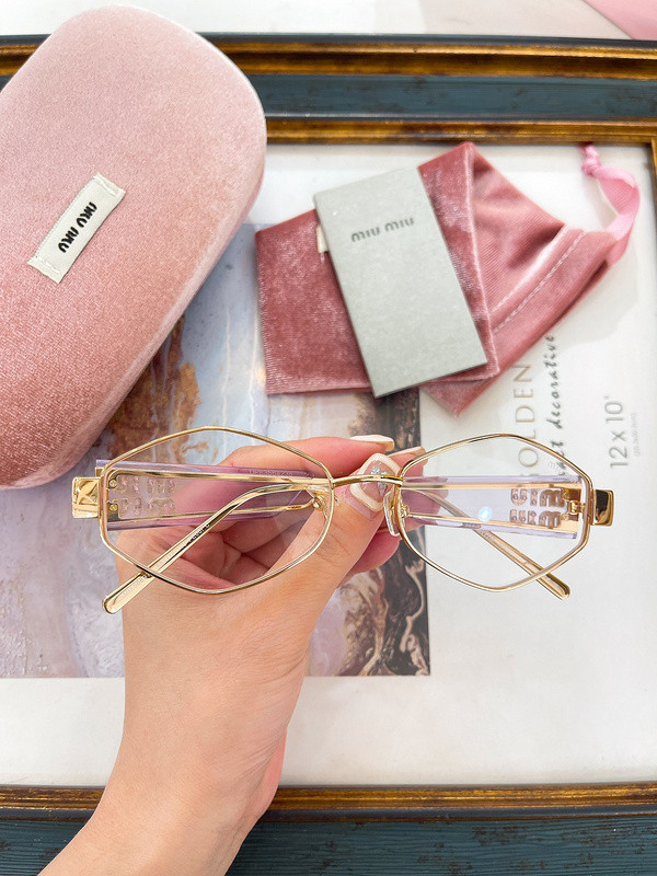 Miu Miu Sunglasses AAAA-1398