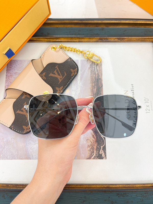 LV Sunglasses AAAA-4950