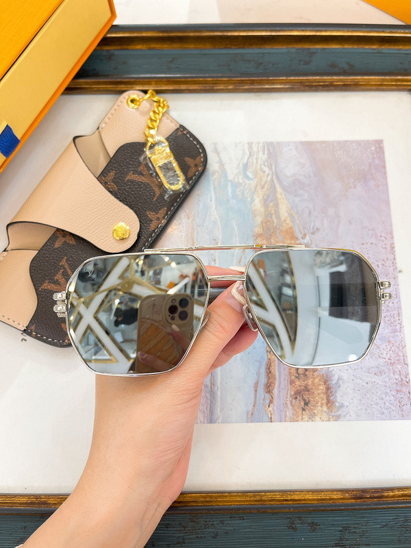 LV Sunglasses AAAA-5010