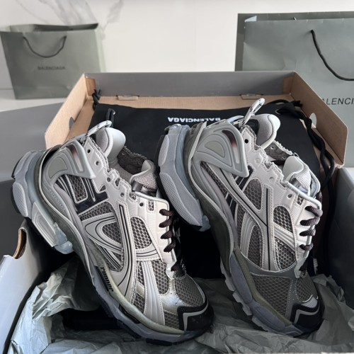 B 17FW Tripe-S High End Sneaker-588