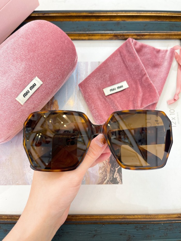 Miu Miu Sunglasses AAAA-1585