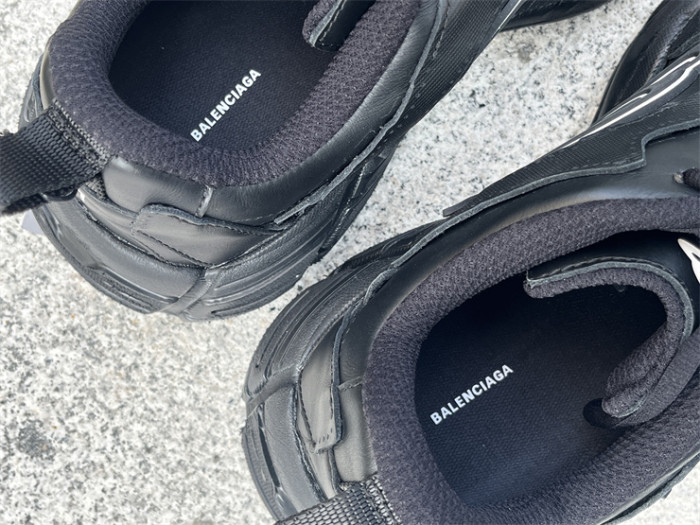 B 17FW Tripe-S High End Sneaker-606