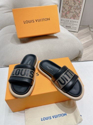 LV women Sandals 1：1 Quality-917