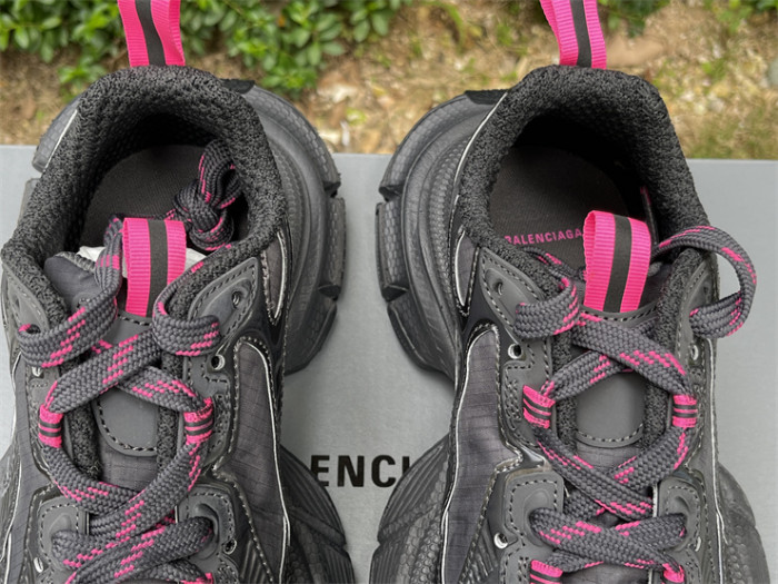 B 17FW Tripe-S High End Sneaker-650