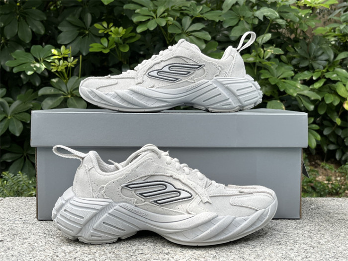 B 17FW Tripe-S High End Sneaker-653