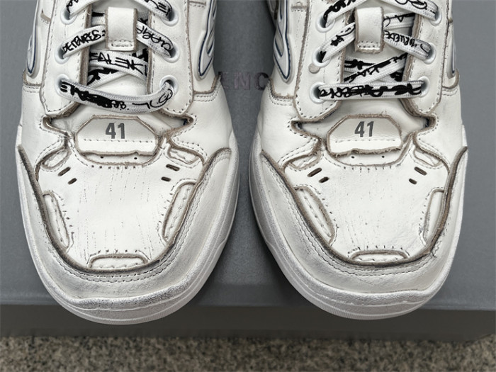 B 17FW Tripe-S High End Sneaker-656