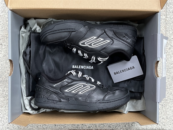 B 17FW Tripe-S High End Sneaker-657