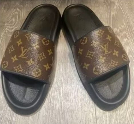 LV women slippers AAA-398