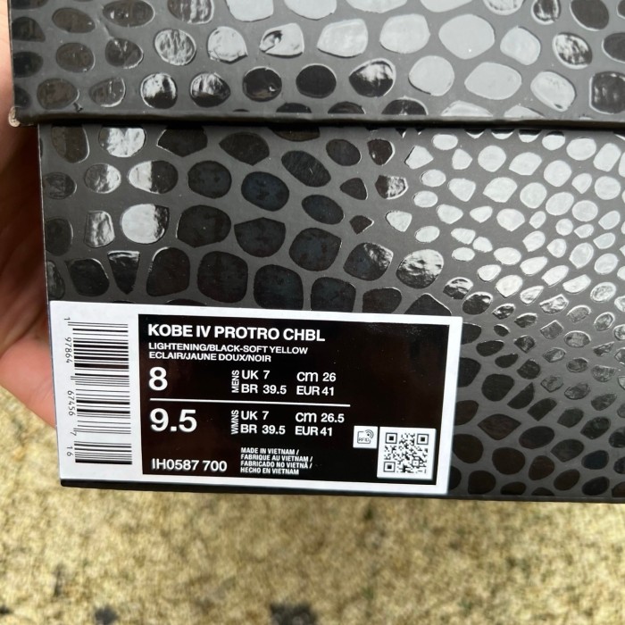 Authentic  Kobe 4 Protro CHBL