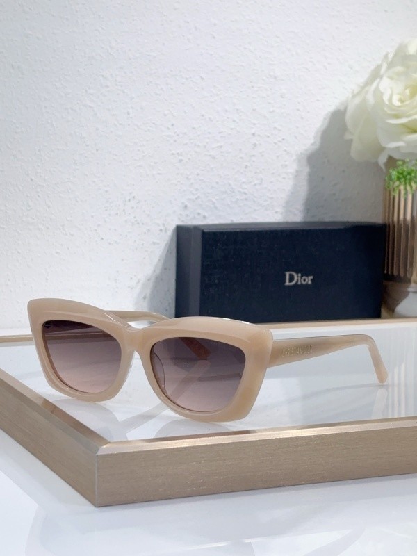 Dior Sunglasses AAAA-4070