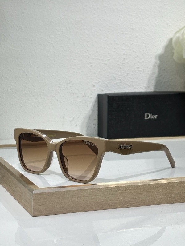 Dior Sunglasses AAAA-4135