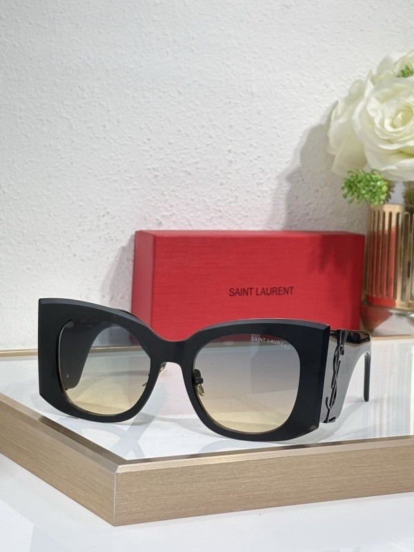 YL  Sunglasses AAAA-1526