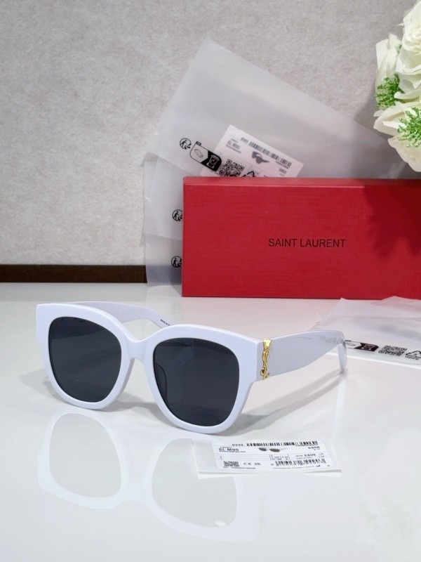 YL  Sunglasses AAAA-1504
