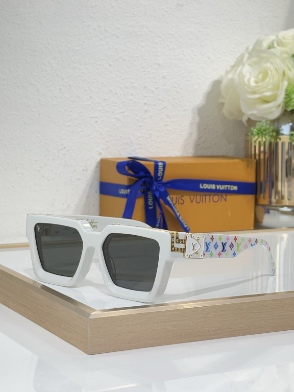LV Sunglasses AAAA-6920