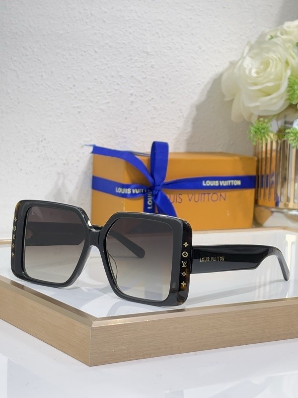 LV Sunglasses AAAA-7007