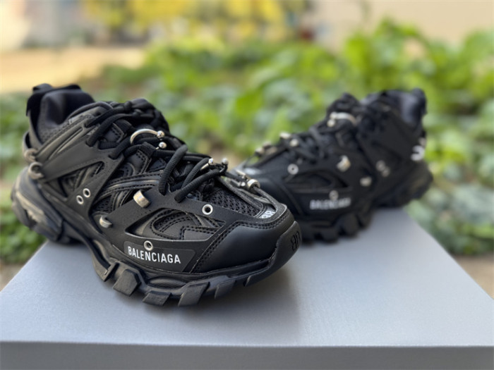 B 17FW Tripe-S High End Sneaker-679