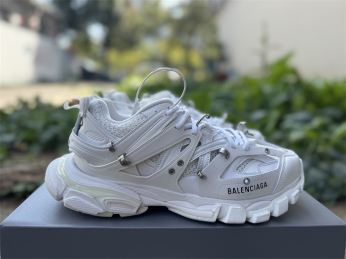 B 17FW Tripe-S High End Sneaker-680