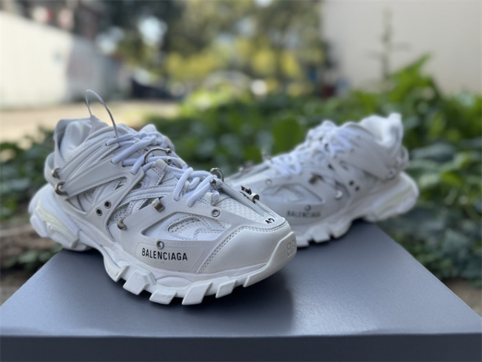 B 17FW Tripe-S High End Sneaker-680