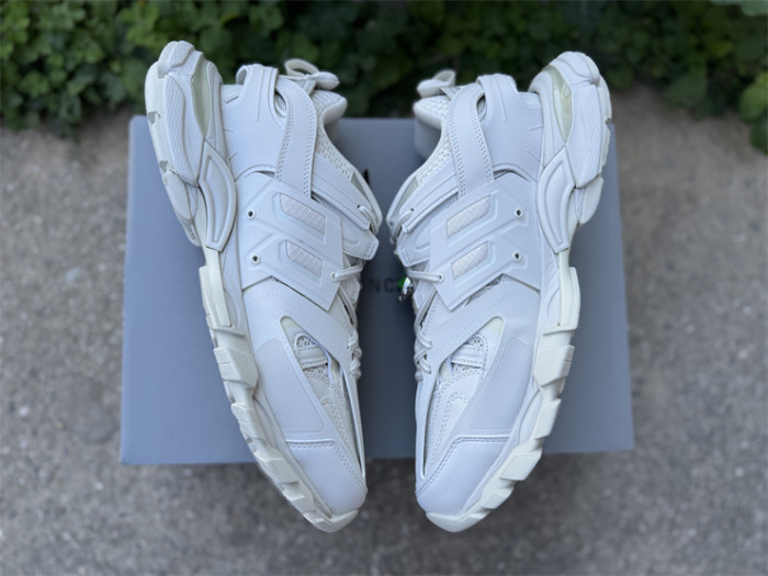 B 17FW Tripe-S High End Sneaker-684