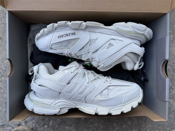 B 17FW Tripe-S High End Sneaker-684