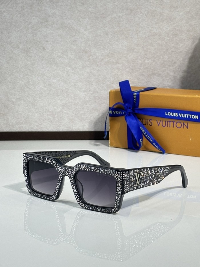 LV Sunglasses AAAA-7137