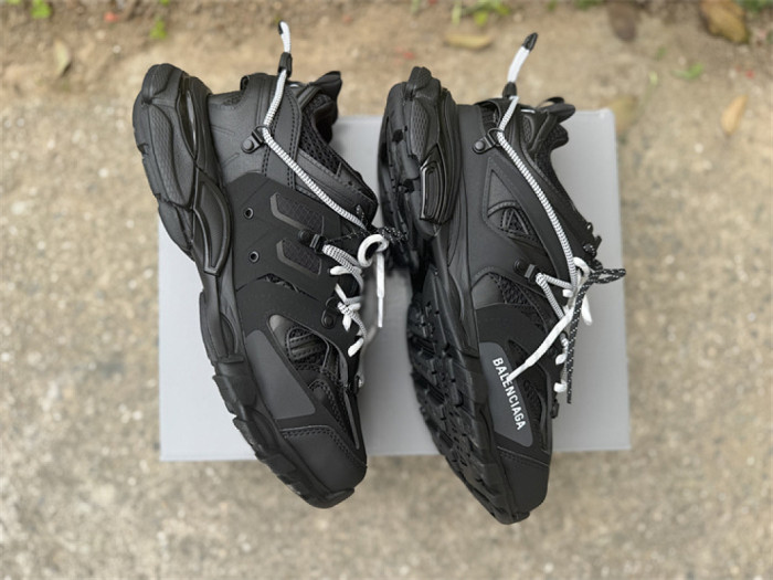 B 17FW Tripe-S High End Sneaker-688