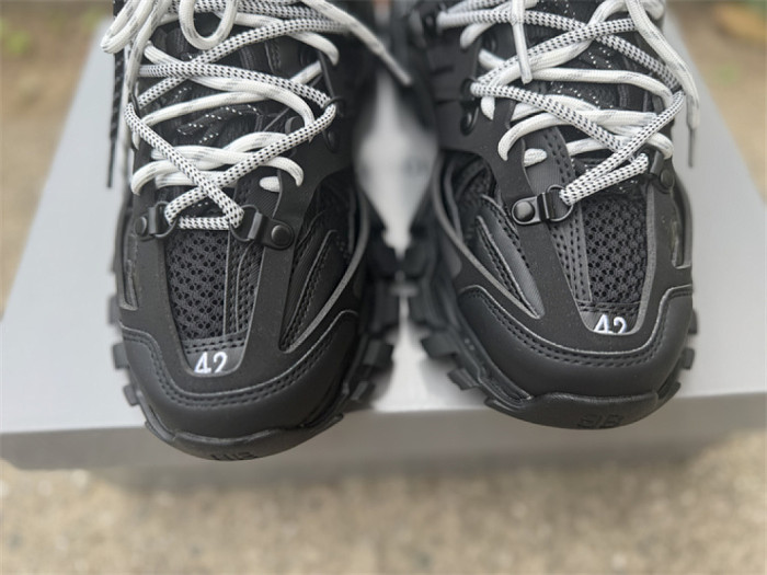 B 17FW Tripe-S High End Sneaker-688