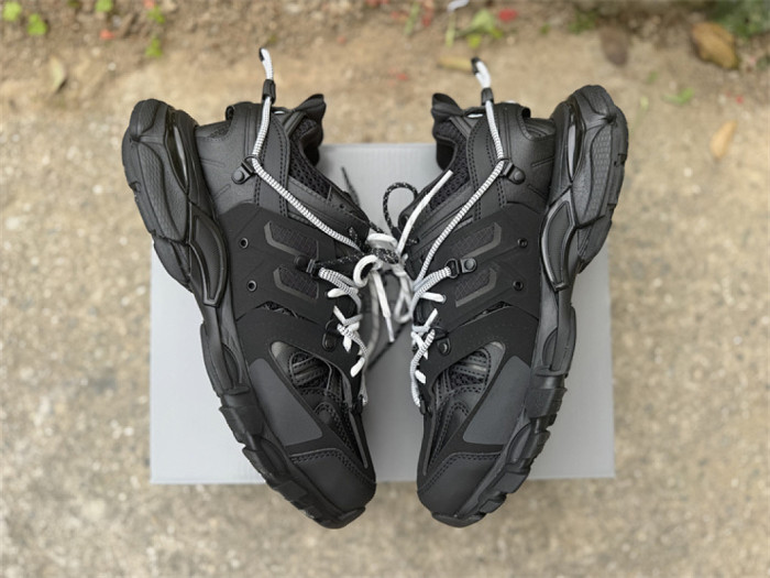 B 17FW Tripe-S High End Sneaker-688