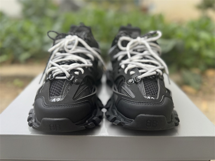 B 17FW Tripe-S High End Sneaker-688