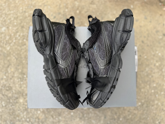 B 17FW Tripe-S High End Sneaker-690