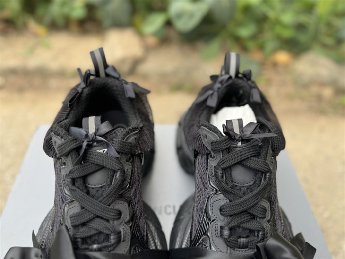 B 17FW Tripe-S High End Sneaker-690