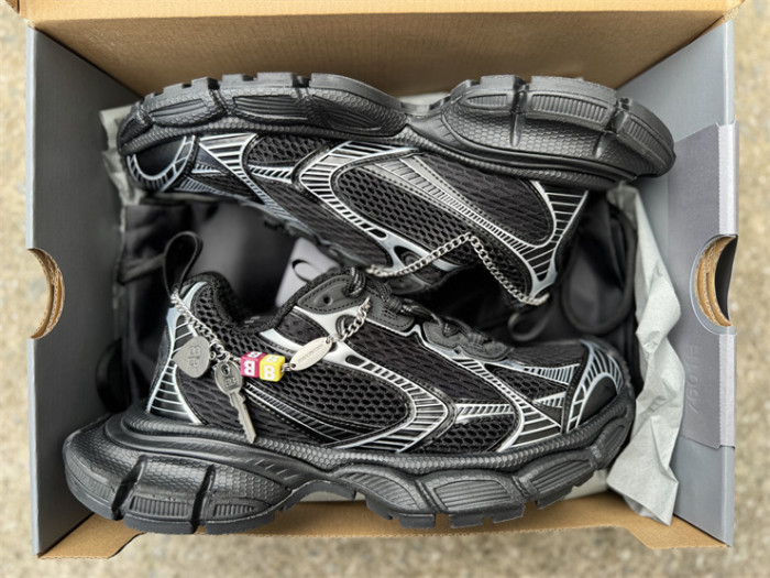 B 17FW Tripe-S High End Sneaker-692