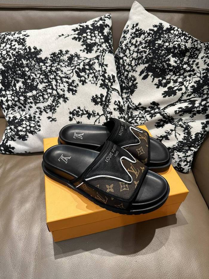 LV men slippers AAA-1230
