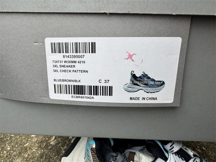 B 17FW Tripe-S High End Sneaker-704