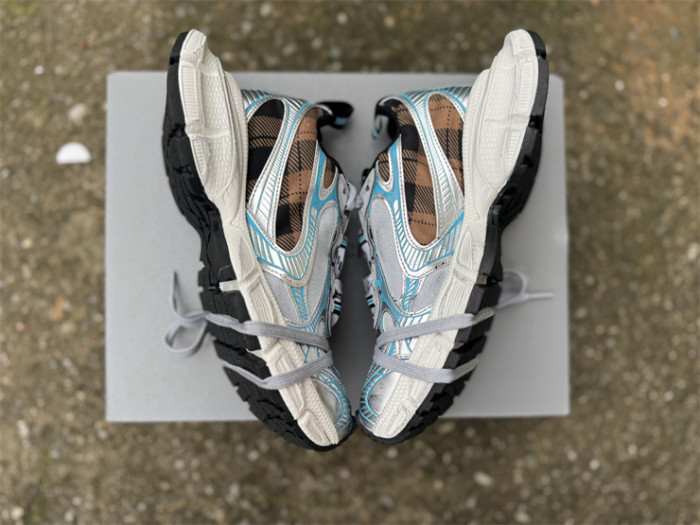 B 17FW Tripe-S High End Sneaker-704