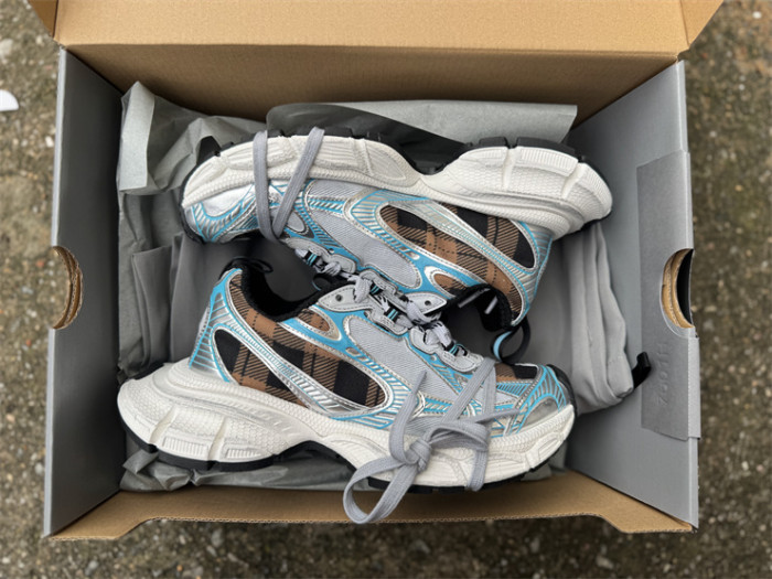 B 17FW Tripe-S High End Sneaker-704