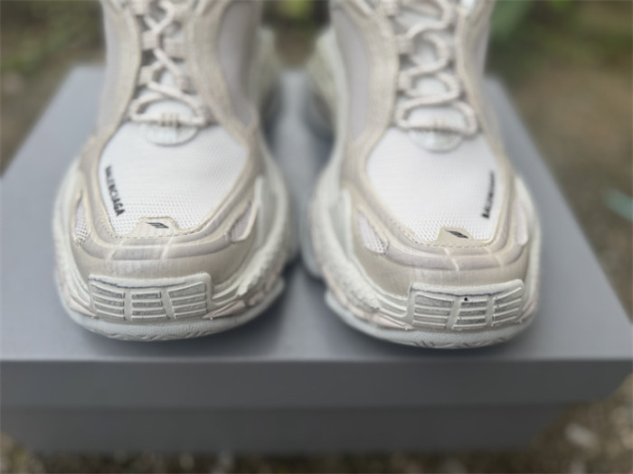 B 17FW Tripe-S High End Sneaker-709