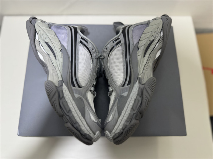 B 17FW Tripe-S High End Sneaker-708