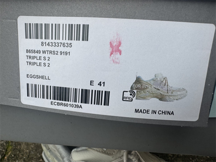 B 17FW Tripe-S High End Sneaker-709