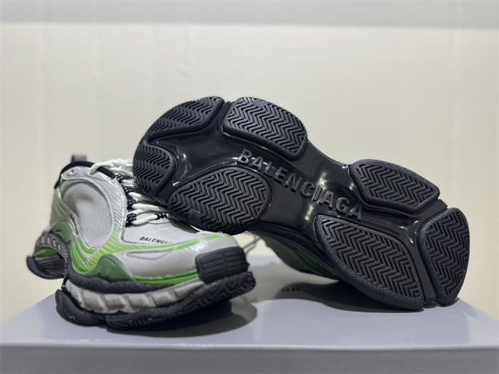 B 17FW Tripe-S High End Sneaker-707