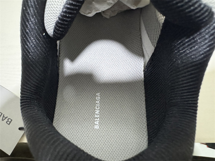 B 17FW Tripe-S High End Sneaker-707