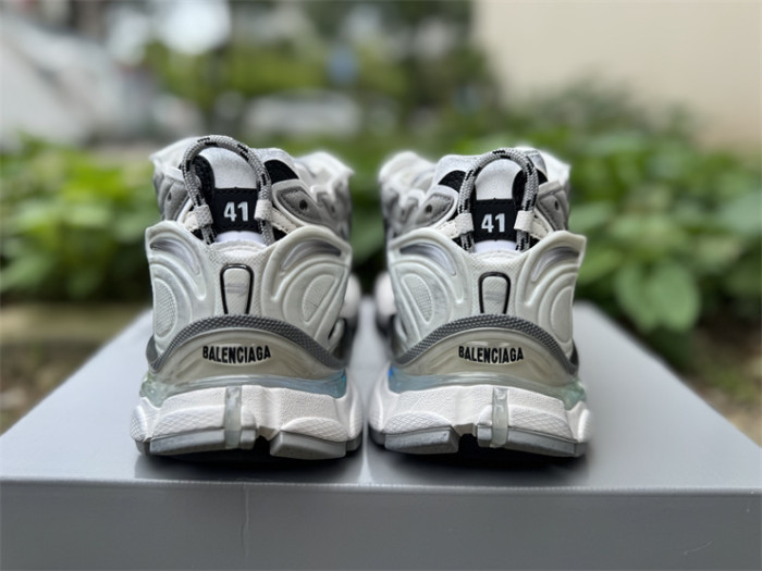 B 17FW Tripe-S High End Sneaker-710