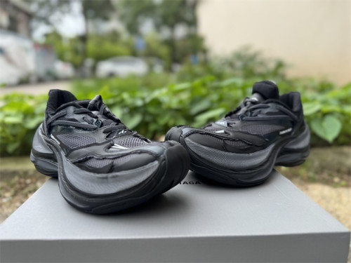 B 17FW Tripe-S High End Sneaker-711