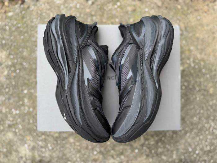 B 17FW Tripe-S High End Sneaker-711