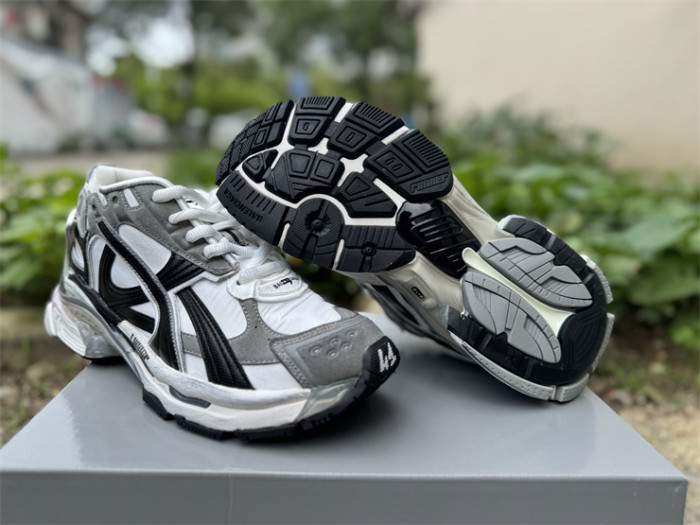 B 17FW Tripe-S High End Sneaker-710