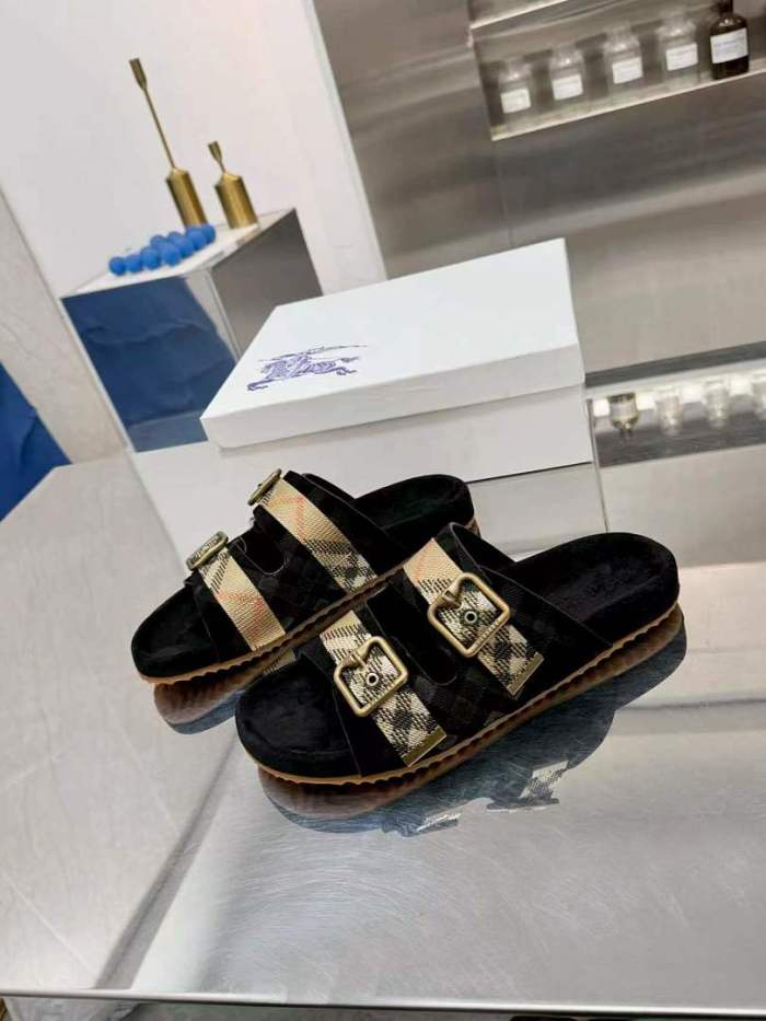 Burberry men slippers AAA-084